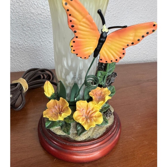 Tiffany Style Lily Flower Butterfly Table Lamp Yellow Glass Shade Light - Picture 3 of 8
